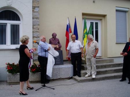 KNOBLEHARJEVO 2012 - Odkritje 3. likovne razstave sekcije KS Bučka - Ambrozzia ter odkritje kipa Martina Kebra 7